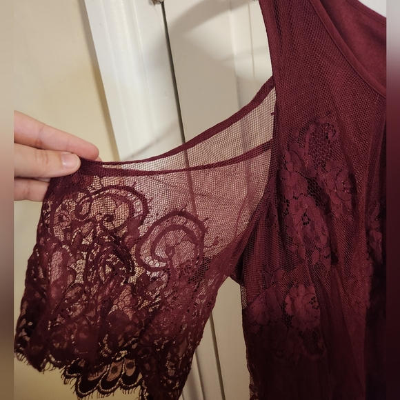 Torrid Women's Burgundy Lace Tunic Top Size 3 - Picture 3 of 5